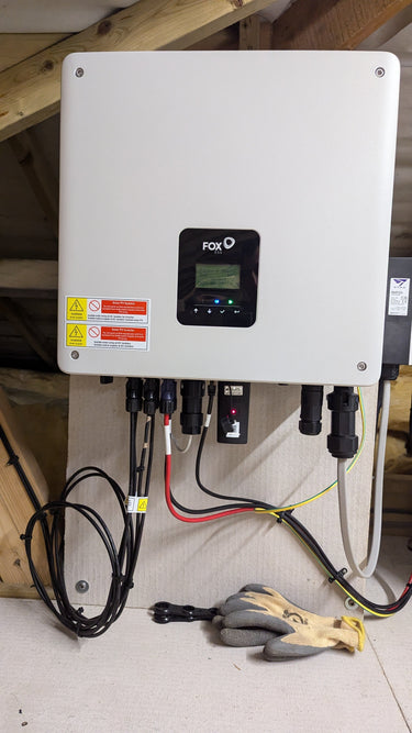 Fox ESS AC 5.0kW charger mounted on wall